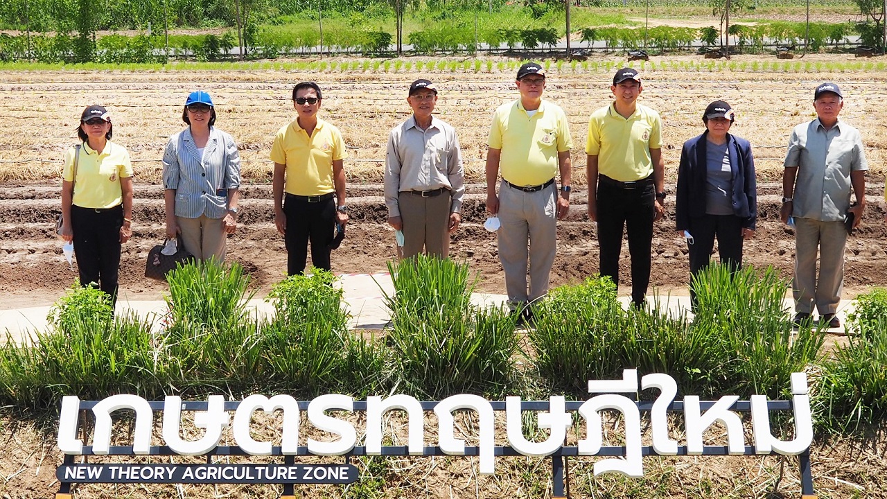 Privy Councilor Professor Doctor Kasem Wattanachai and team visits KUBOTA FARM to collaborate across the agricultural innovation 