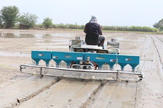 เครื่องหยอดข้าว DS10 พร้อมชุดฉีดพ่นยา SPK