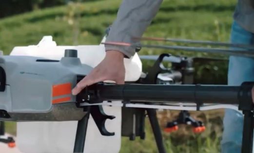 โดรนการเกษตร DJI รุ่น AGRAS T10