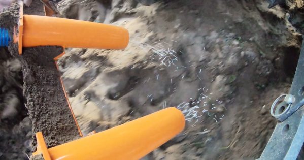 เครื่องปลูกมันสำปะหลัง CP200F