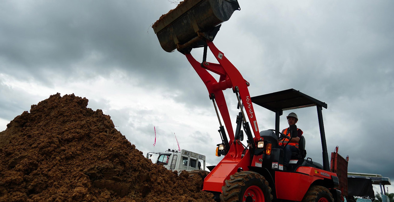 รถตักล้อยาง R430M