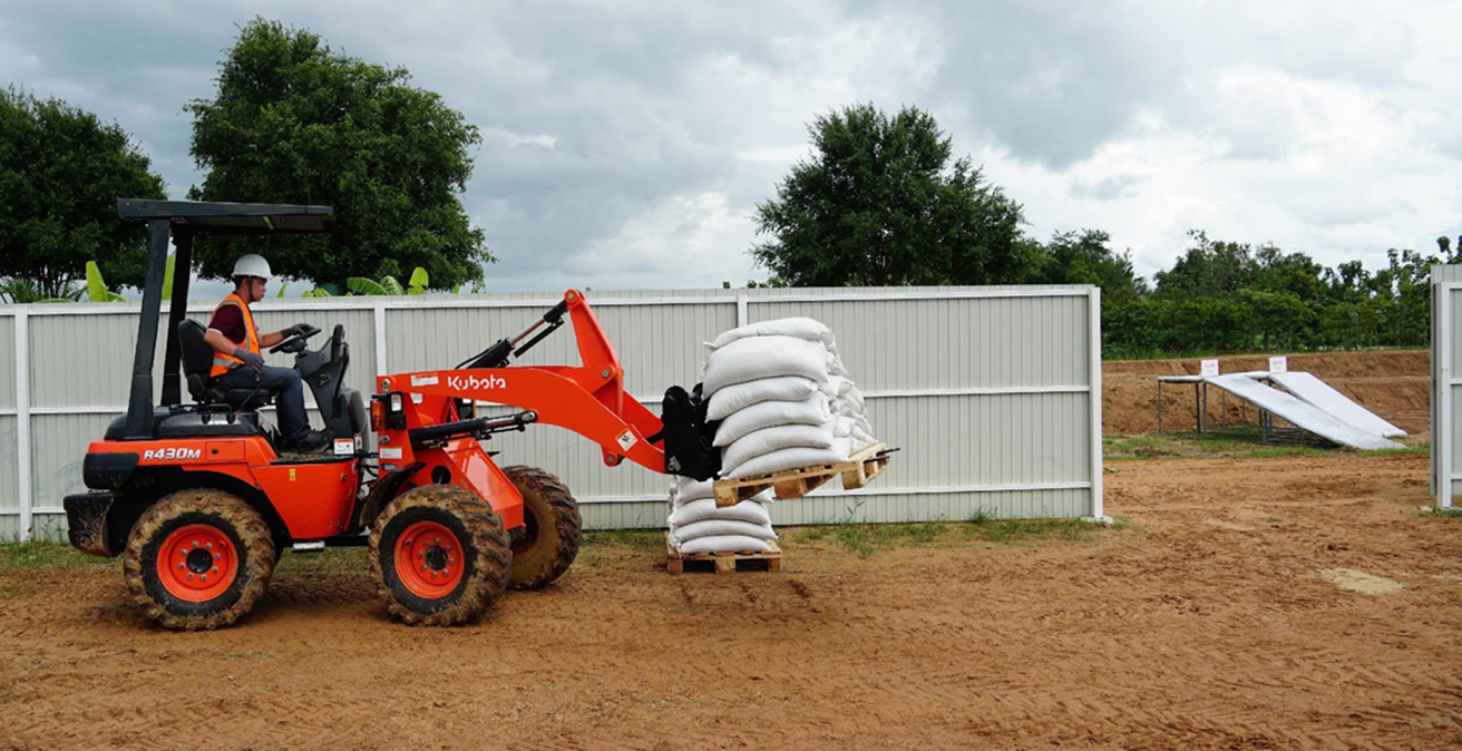 รถตักล้อยาง R430M