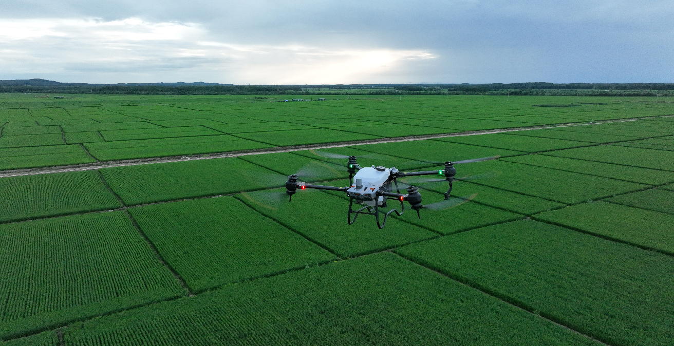 โดรนการเกษตร DJI รุ่น AGRAS T40