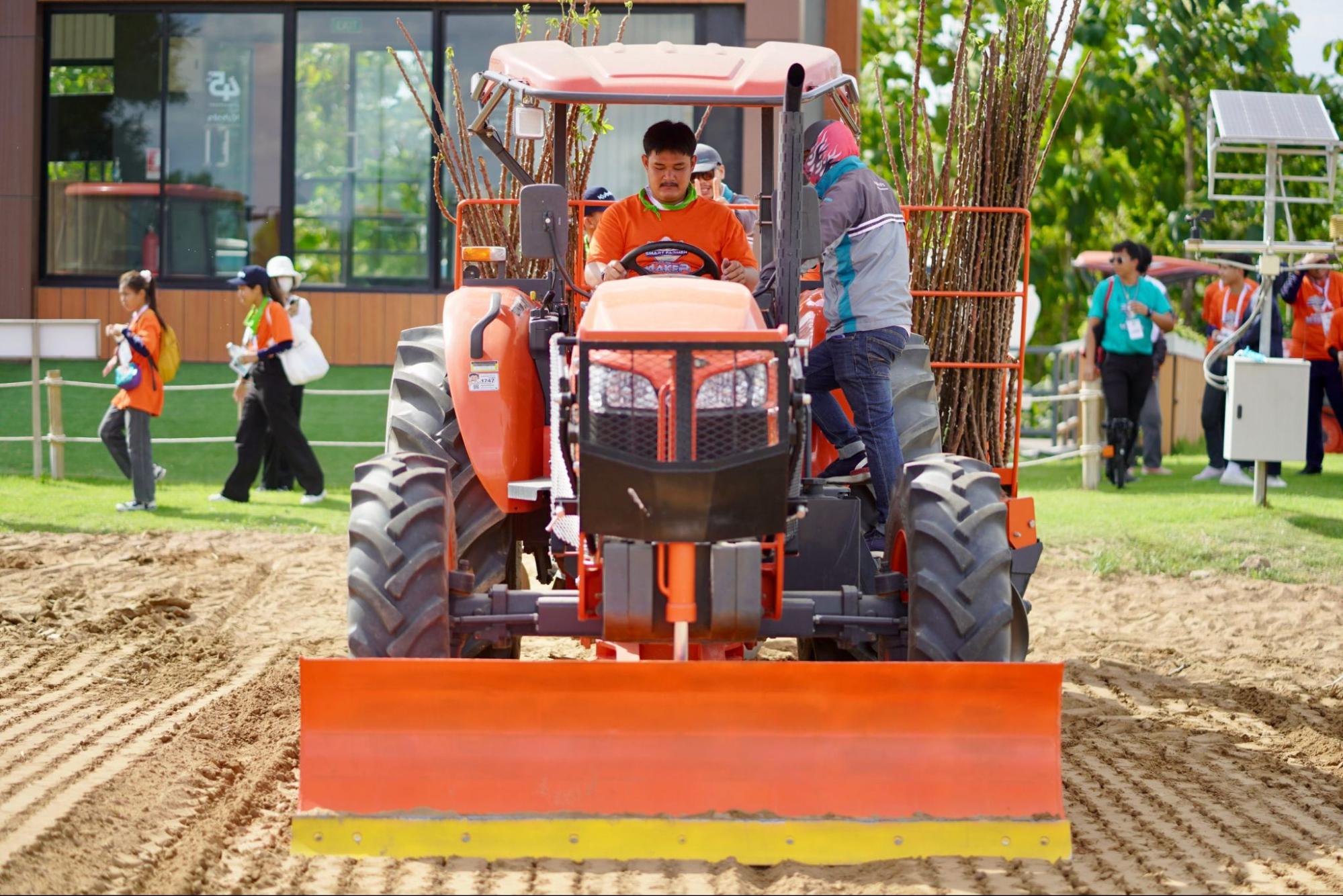 แทรกเตอร์ Agricultural Tractor