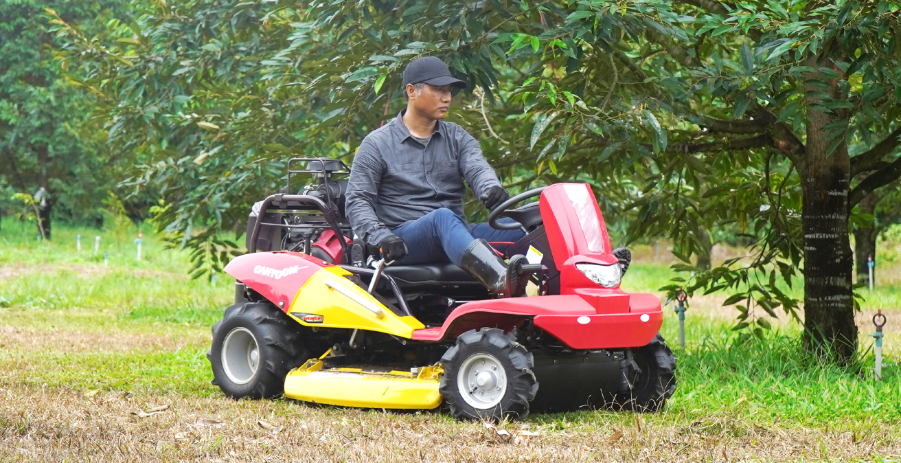 รถตัดหญ้านั่งขับ CANYCOM รุ่น CMX2402