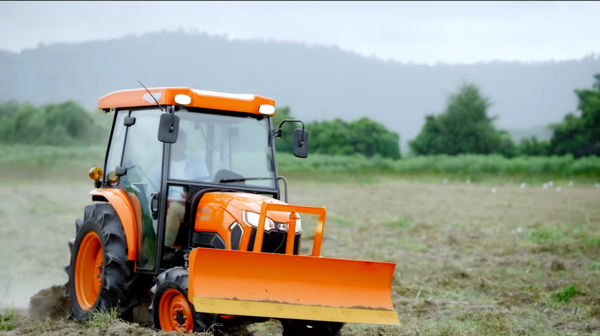 แทรกเตอร์ KUBOTA ขับเคลื่อน 4 ล้อ